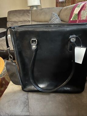 Classic Black Leather Tote Bag - Sleek Everyday Carry